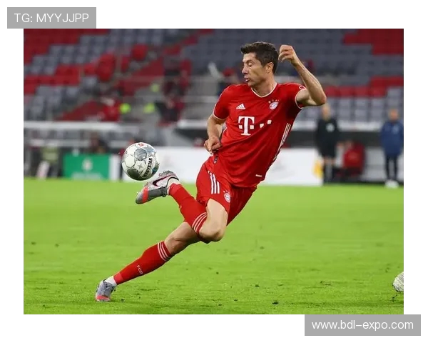 莱万背叛旧主引发拜仁球迷愤怒大嘘声称其忘恩负义